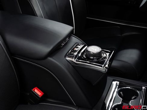 Used 2024 Rolls-Royce Phantom Sedan w/ The Phantom Package RWD image 35