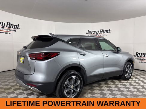 Used 2025 Chevrolet Blazer LT FWD image 5