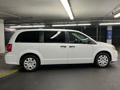 Used 2020 Dodge Grand Caravan SE w/ Rear Park Assist Package FWD image 31