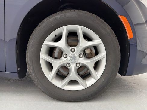 Used 2019 Chrysler Pacifica Touring-L Plus w/ Tire & Wheel Group image 18