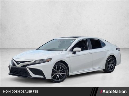 Used 2024 Toyota Camry SE FWD image 1