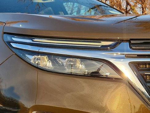 Used 2023 Chevrolet Equinox Premier image 9