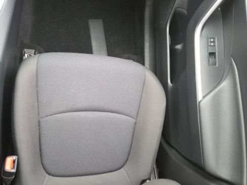 Used 2022 Toyota RAV4 LE image 19