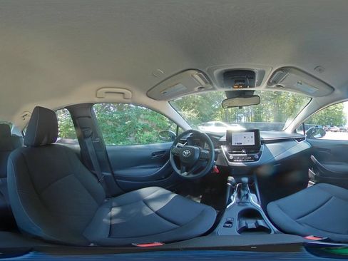 Used 2025 Toyota Corolla LE FWD image 40