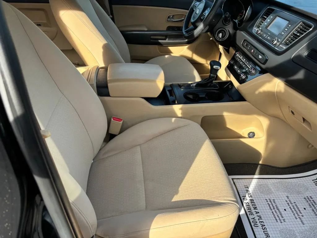 Used 2018 Kia Sedona LX FWD image 18