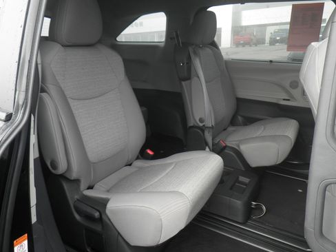 Used 2024 Toyota Sienna LE image 22