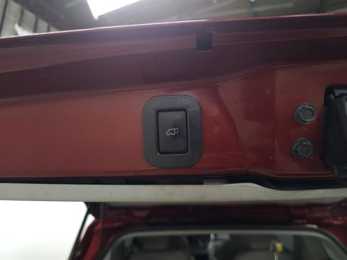 Used 2017 Toyota Sienna XLE w/ XLE Navigation Package FWD image 8