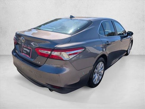 Used 2019 Toyota Camry LE FWD image 5