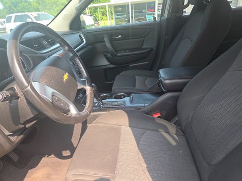 Used 2016 Chevrolet Traverse LT w/ Style and Technology Package FWD image 5