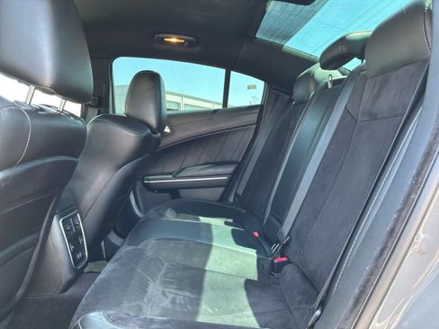 Used 2019 Dodge Charger Scat Pack w/ Dynamics Package RWD image 17