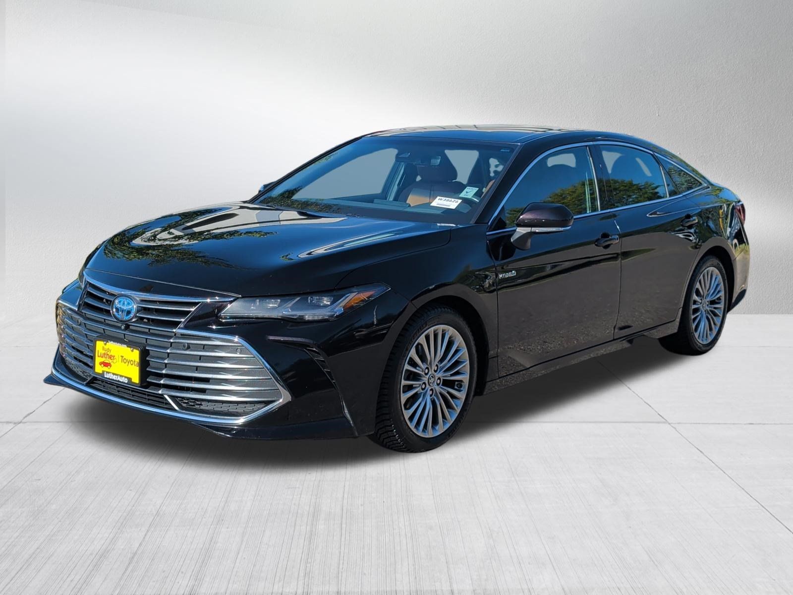Used 2019 Toyota Avalon Limited w/ Advanced Safety Package FWD image 3