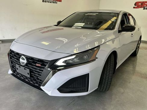 Used 2023 Nissan Altima 2.0 SR FWD image 7