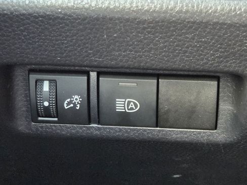 Used 2025 Toyota RAV4 XLE FWD image 25