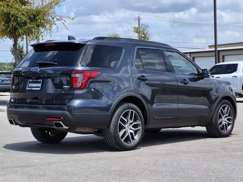 Used 2017 Ford Explorer Sport w/ Equipment Group 401A AWD/4WD image 5