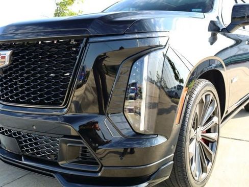 Used 2025 Cadillac Escalade V w/ LPO, Floor Liner Package image 9