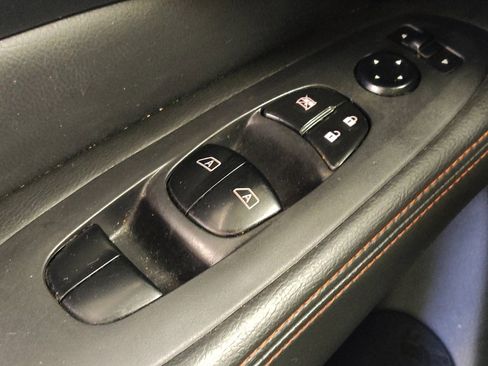Used 2020 Nissan Pathfinder SL FWD image 27