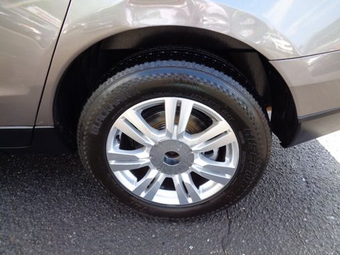 Used 2011 Cadillac SRX Luxury image 28