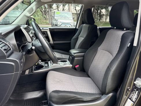 Used 2018 Toyota 4Runner SR5 AWD/4WD image 19