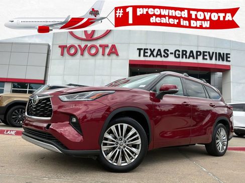 Used 2023 Toyota Highlander Platinum FWD image 1
