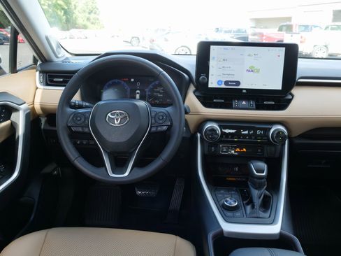 Used 2023 Toyota RAV4 Limited image 20