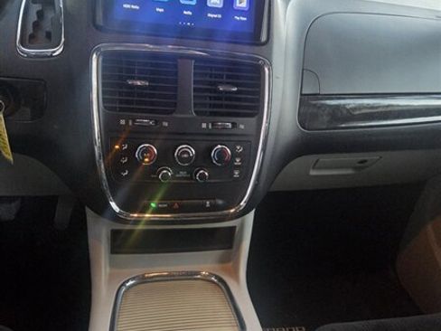 Used 2016 Dodge Grand Caravan SXT image 14