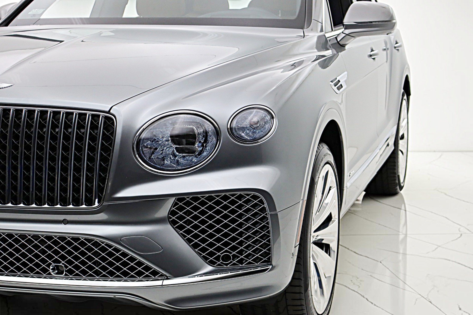 Used 2025 Bentley Bentayga AWD/4WD image 21