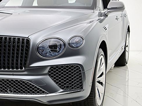 Used 2025 Bentley Bentayga AWD/4WD image 21