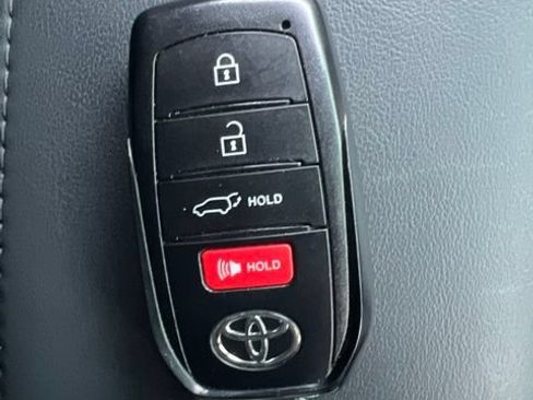 Used 2025 Toyota Corolla Cross AWD Hybrid w/ Convenience Package image 27
