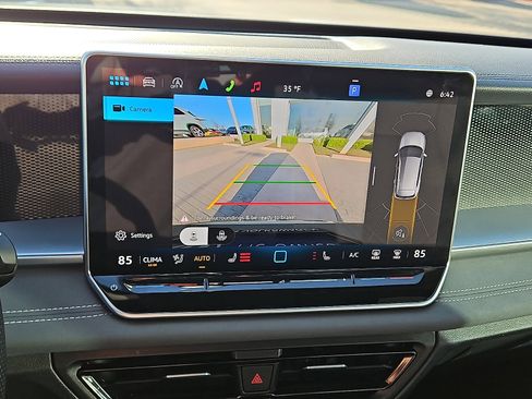 Certified 2025 Volkswagen Tiguan SE R-Line image 15