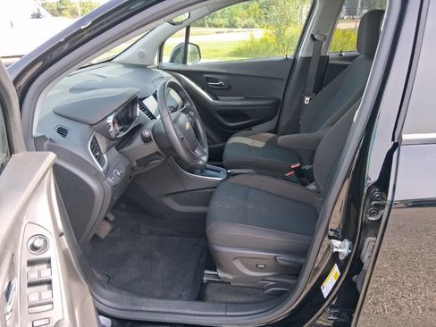 Used 2022 Chevrolet Trax LS w/ Tint and Cruise Package AWD/4WD image 26