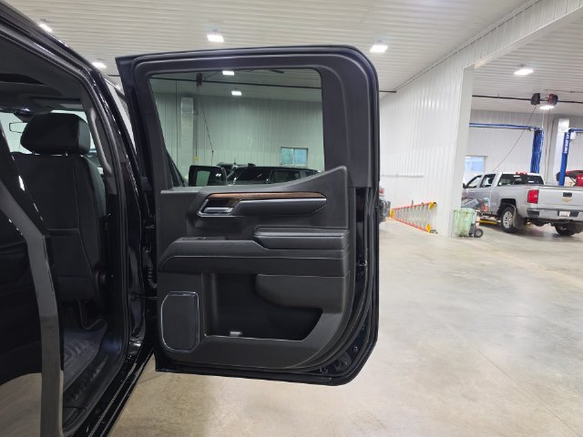 Used 2025 Chevrolet Silverado 1500 LT Trail Boss w/ LT Trail Boss Premium Package AWD/4WD image 28