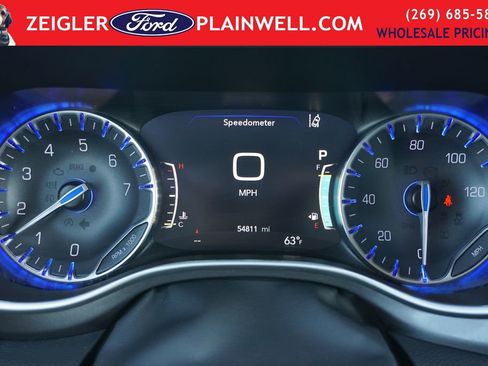 Used 2024 Chrysler Pacifica Touring-L FWD image 29