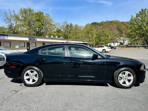Used 2012 Dodge Charger SE image 9