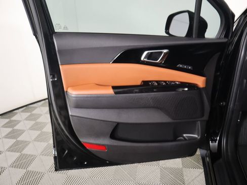 Used 2024 Kia Carnival SX image 25