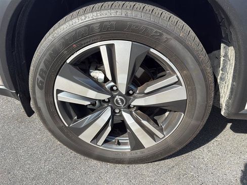 Certified 2025 Nissan Rogue SL w/ SL Premium Package FWD image 6