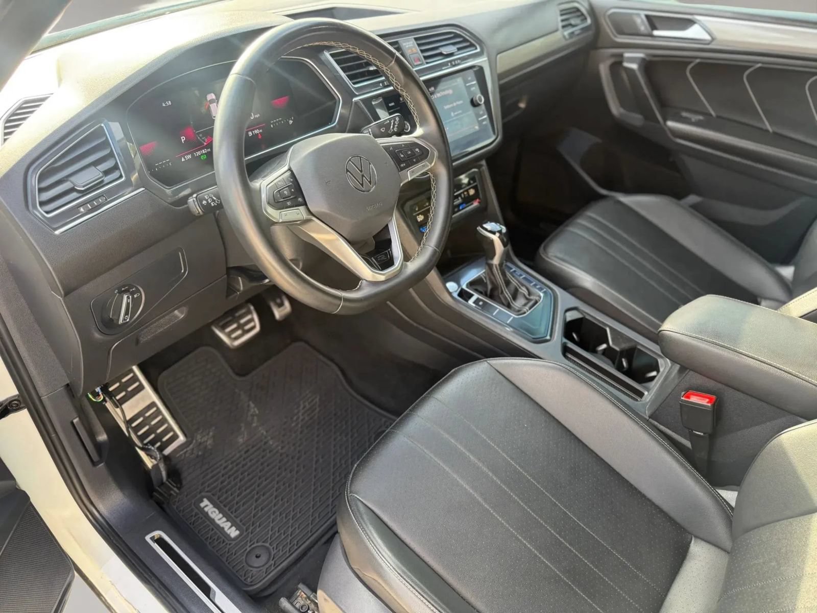 Used 2023 Volkswagen Tiguan SE R-Line FWD image 15