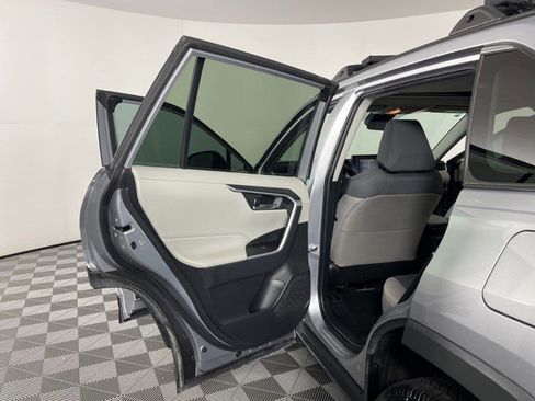 Used 2021 Toyota RAV4 XLE w/ Convenience Package FWD image 39