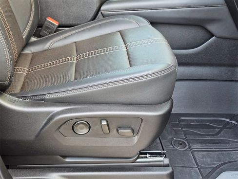 Used 2025 Chevrolet Tahoe High Country image 28