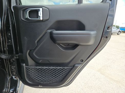 Used 2018 Jeep Wrangler Unlimited Rubicon AWD/4WD image 26