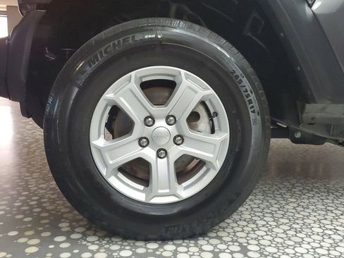 Used 2022 Jeep Wrangler Sport AWD/4WD image 7