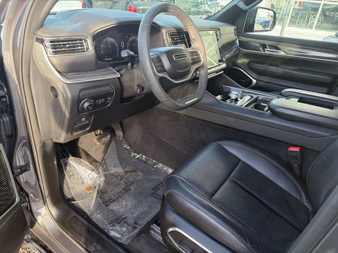 Used 2022 Jeep Wagoneer Series III w/ Flexible Seating Group image 3