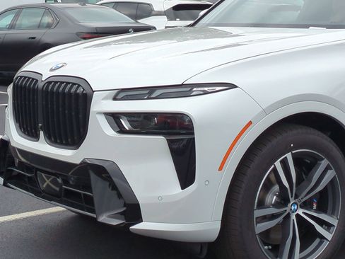 Used 2026 BMW X7 xDrive40i w/ M Sport Package AWD/4WD image 6