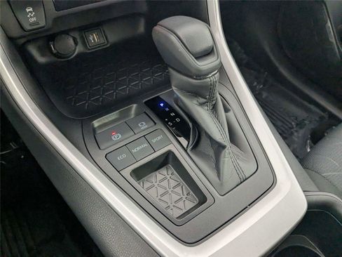 Used 2025 Toyota RAV4 XLE w/ Convenience Package FWD image 27