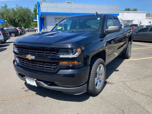 Used 2019 Chevrolet Silverado 1500 Custom w/ Custom Convenience Package AWD/4WD image 3