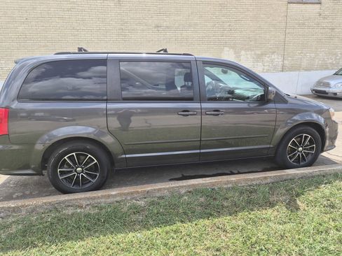 Used 2017 Dodge Grand Caravan GT FWD image 7
