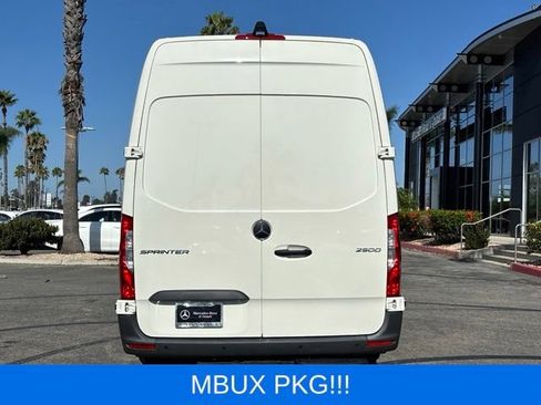 Used 2025 Mercedes-Benz Sprinter 2500 image 4