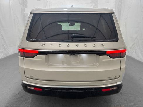 Used 2022 Jeep Wagoneer Series III w/ Premium Group I AWD/4WD image 6