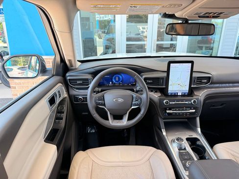Used 2020 Ford Explorer Platinum w/ Premium Technology Package AWD/4WD image 33
