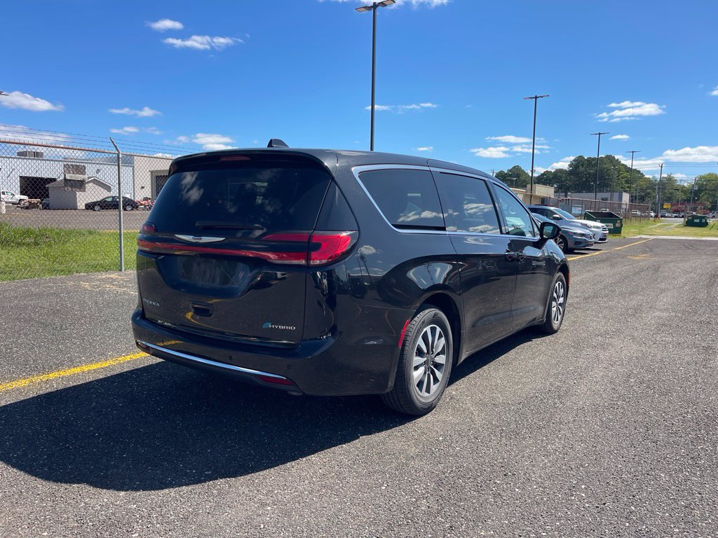Used 2024 Chrysler Pacifica Limited FWD image 5