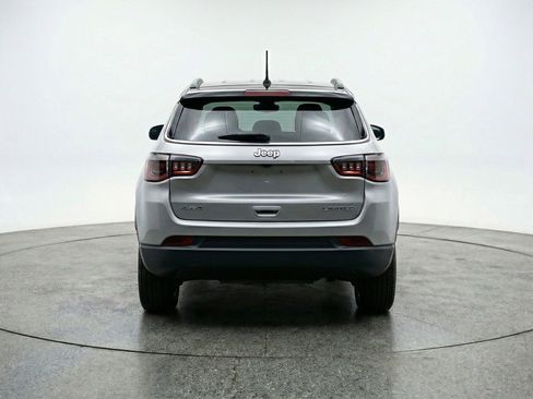 Used 2025 Jeep Compass Limited image 7